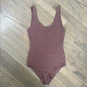 Aritzia Wilfred Sleeveless Bodysuit